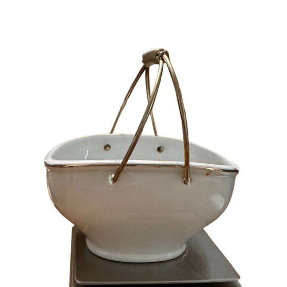 Vintage Ceramic Basket With Gold Handle & Strawberry Shortcake Design - Picture 5 of 9